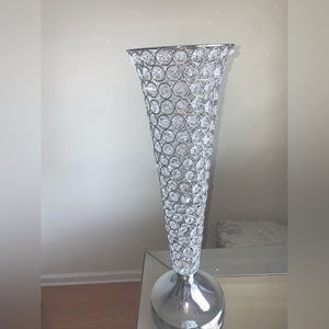 Talk Crystal Beaded Trumphet Centerpiece